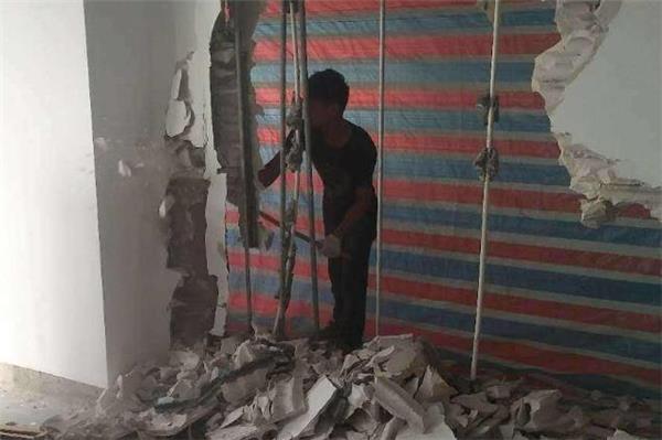 商場撤場商鋪里拆除裝修玻璃膠需要弄干凈嗎？