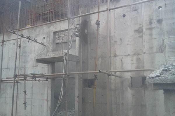 有什么好的方法可以打開混凝土墻？