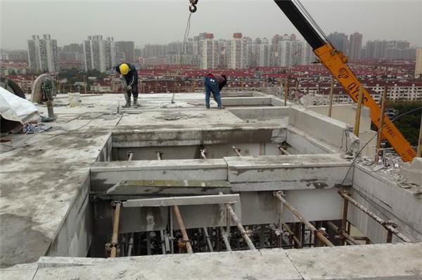 想在樓板上開個(gè)洞安裝一部樓梯，請(qǐng)問怎么開洞和加固？