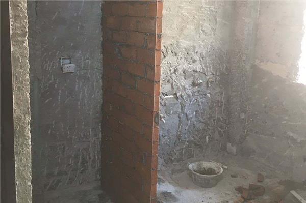 老房子裝修，原來(lái)洗澡間的瓷磚不拆再重新裝修可以嗎？