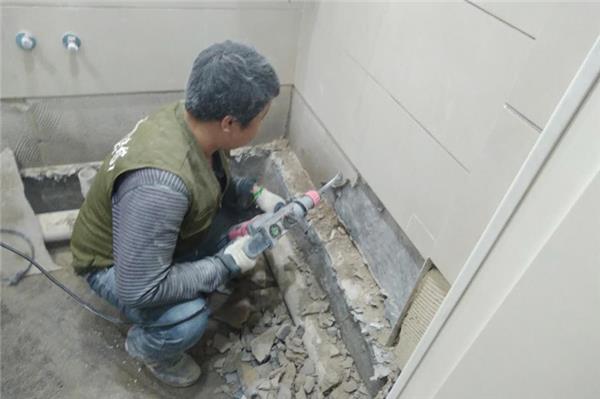 衛(wèi)生間墻上的瓷磚怎樣拆省力？