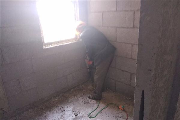 剔鑿地面的施工方案。