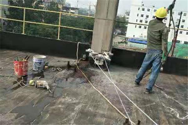 混凝土切割機(jī)的使用方法。