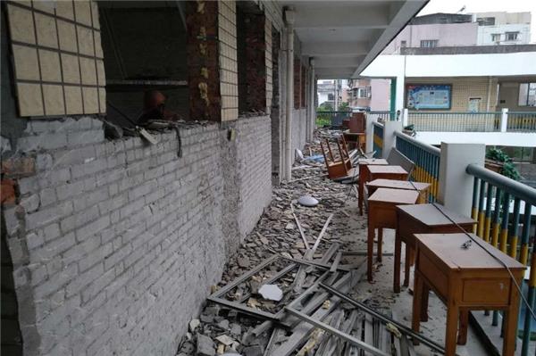 舊樓陽臺怎么拆？