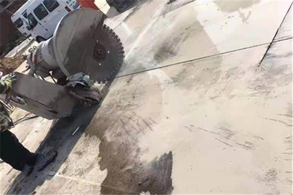 拆除混凝土頂板的施工方案。