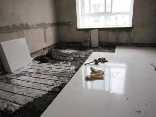 拆地磚時如何不破壞地暖管？