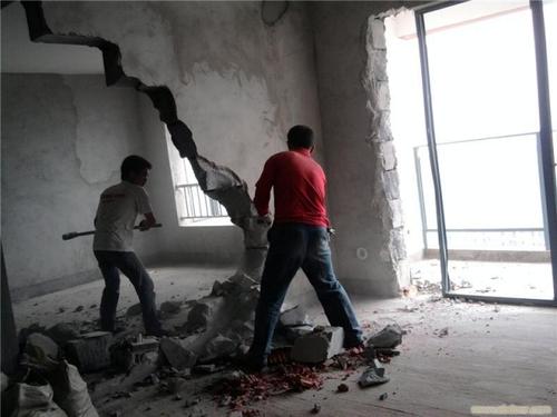 為什么裝修拆除砸墻要找專業(yè)的師傅？