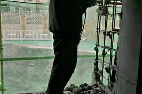 電鎬剔鑿磚墻開門洞對結構影響大嗎？