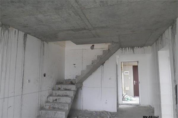 如何拆混凝土樓梯。