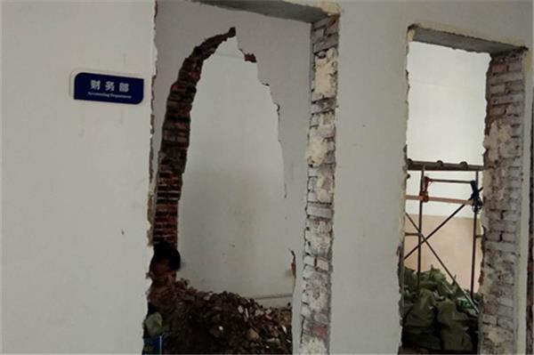 室內(nèi)墻體拆除方法。