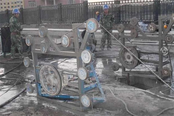 混凝土靜力切割拆除施工的方法。