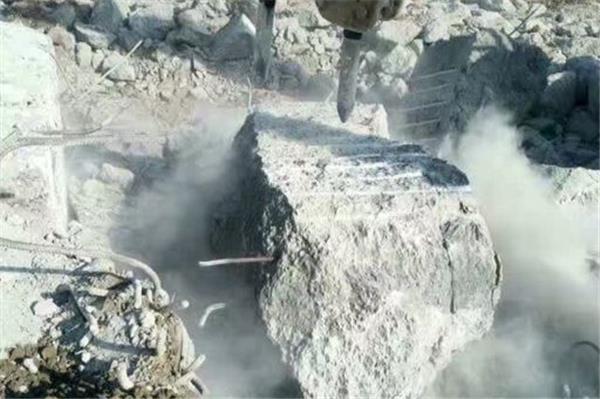 人工破碎混凝土的方法