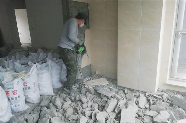 拆除舊裝修，如何砸瓷磚？