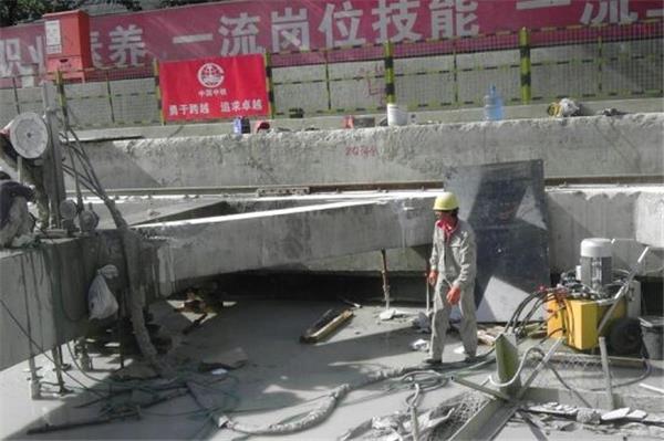 混凝土切割拆除工程，如何在頂板上切割拆除開洞口？