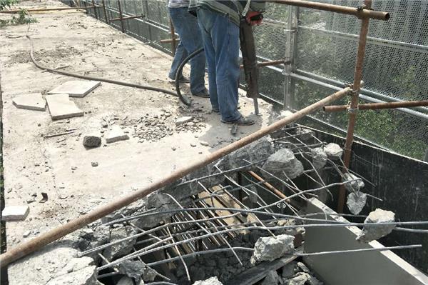 怎么拆除室內(nèi)的混凝土樓梯