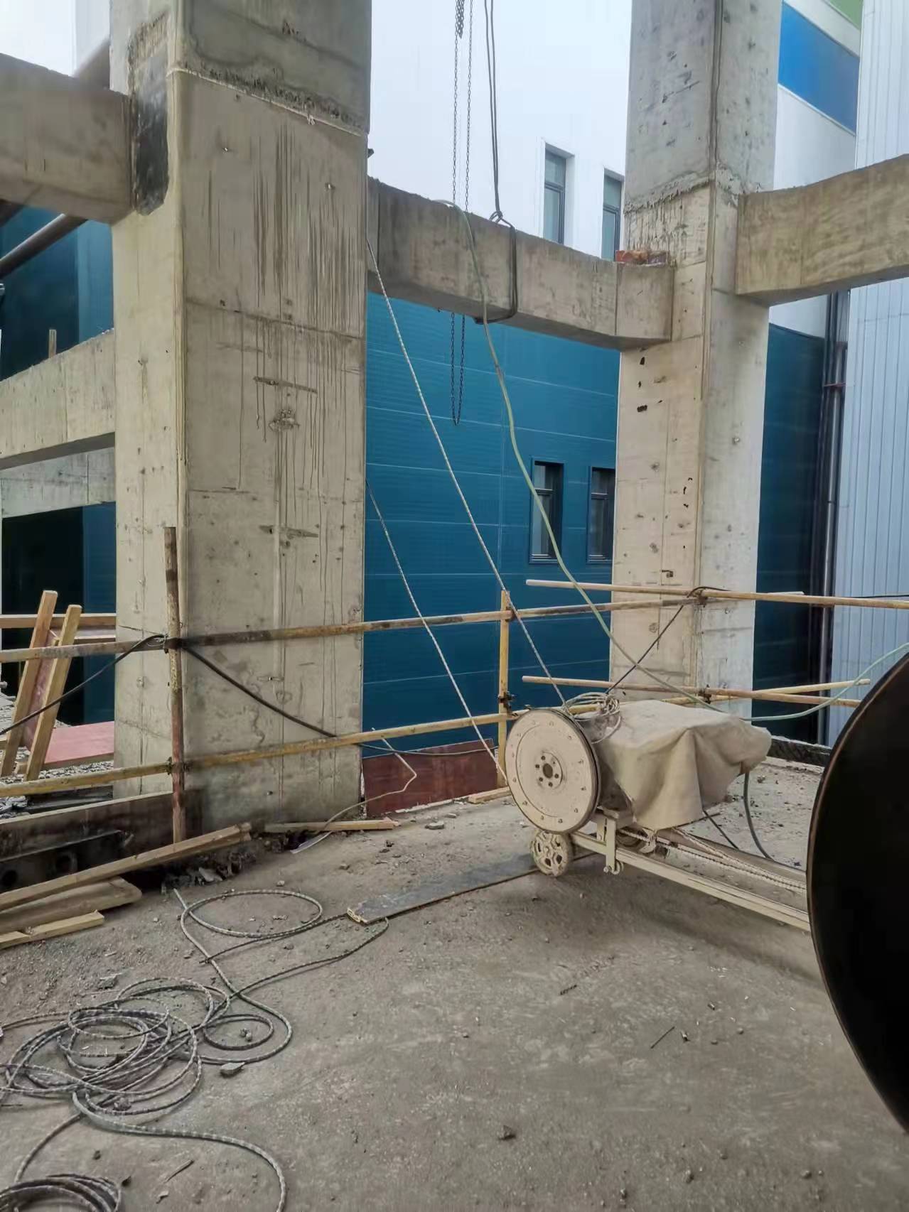 鋼筋混凝土結(jié)構(gòu)墻體拆除 - 專(zhuān)業(yè)服務(wù)/工程/解決方案