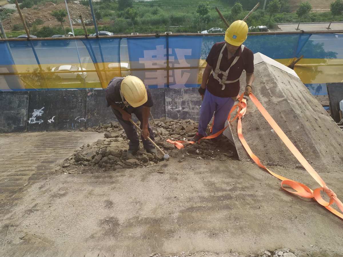 屋頂拆除施工應(yīng)如何進行?